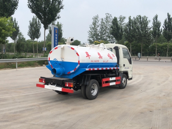 如何檢查吸糞車(chē)輪胎螺絲是否緊固？
