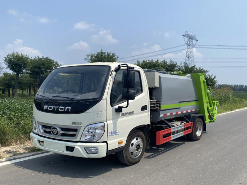福田4立方藍(lán)牌壓縮式垃圾車(chē)
